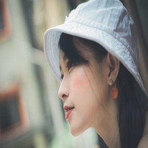 仰映容